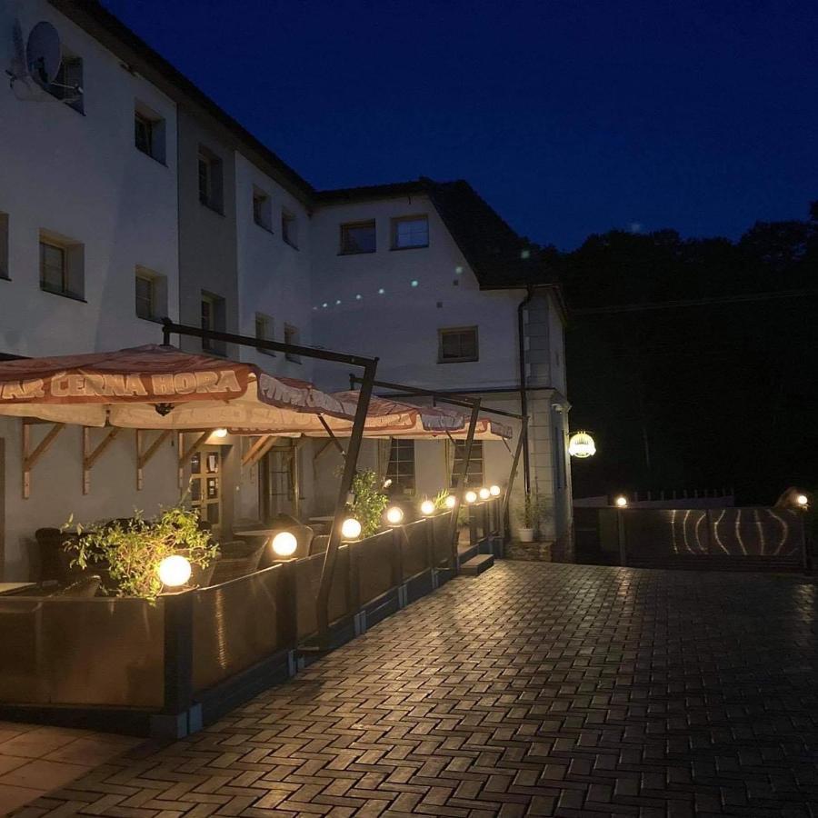 Penzion Pod Hurkou Hradecna Exterior foto